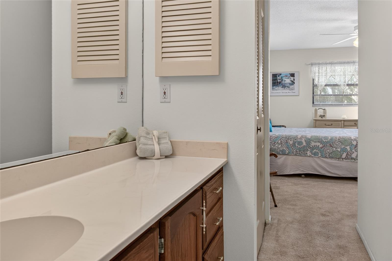 360 THREE LAKES LN #H — photo 18
