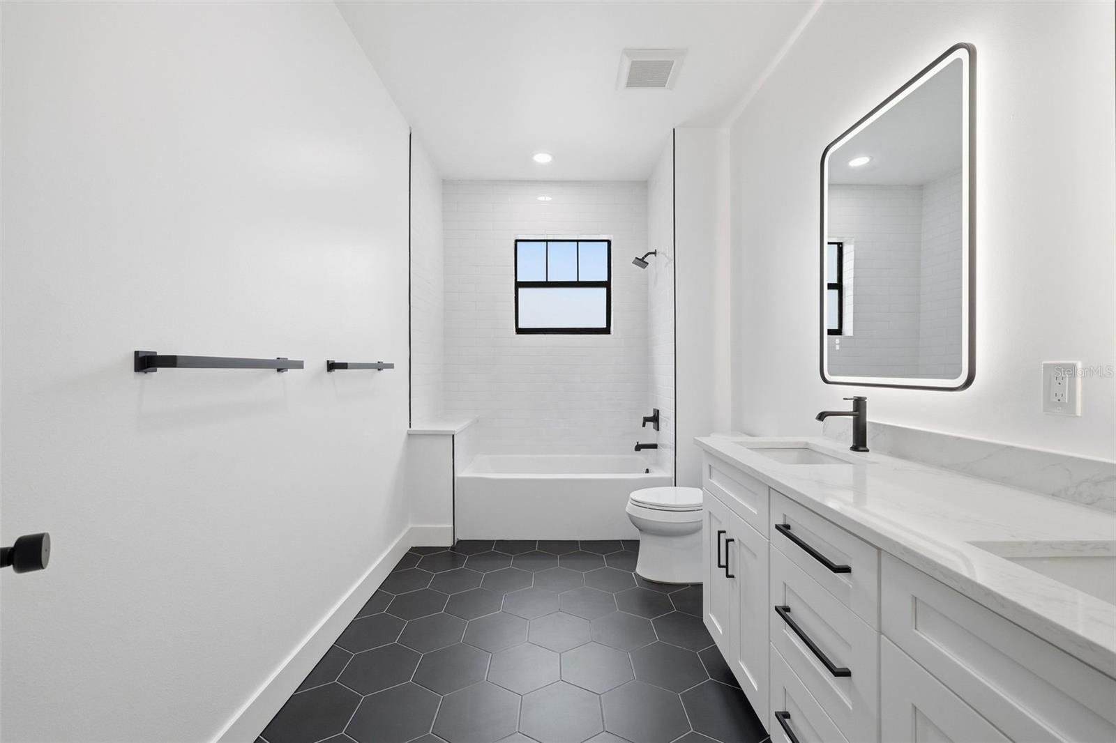 307 W JEAN ST — photo 18
