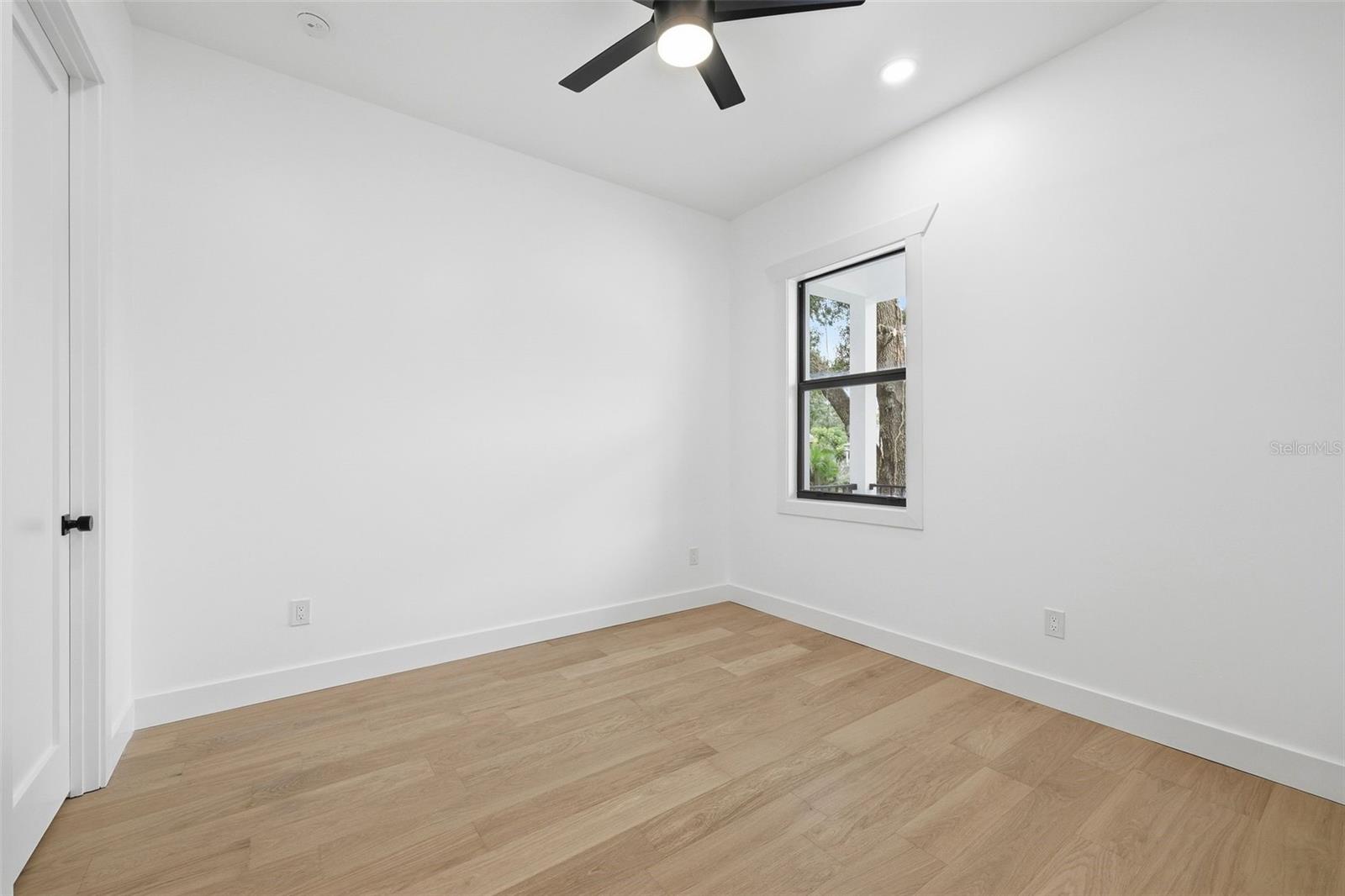 307 W JEAN ST — photo 15