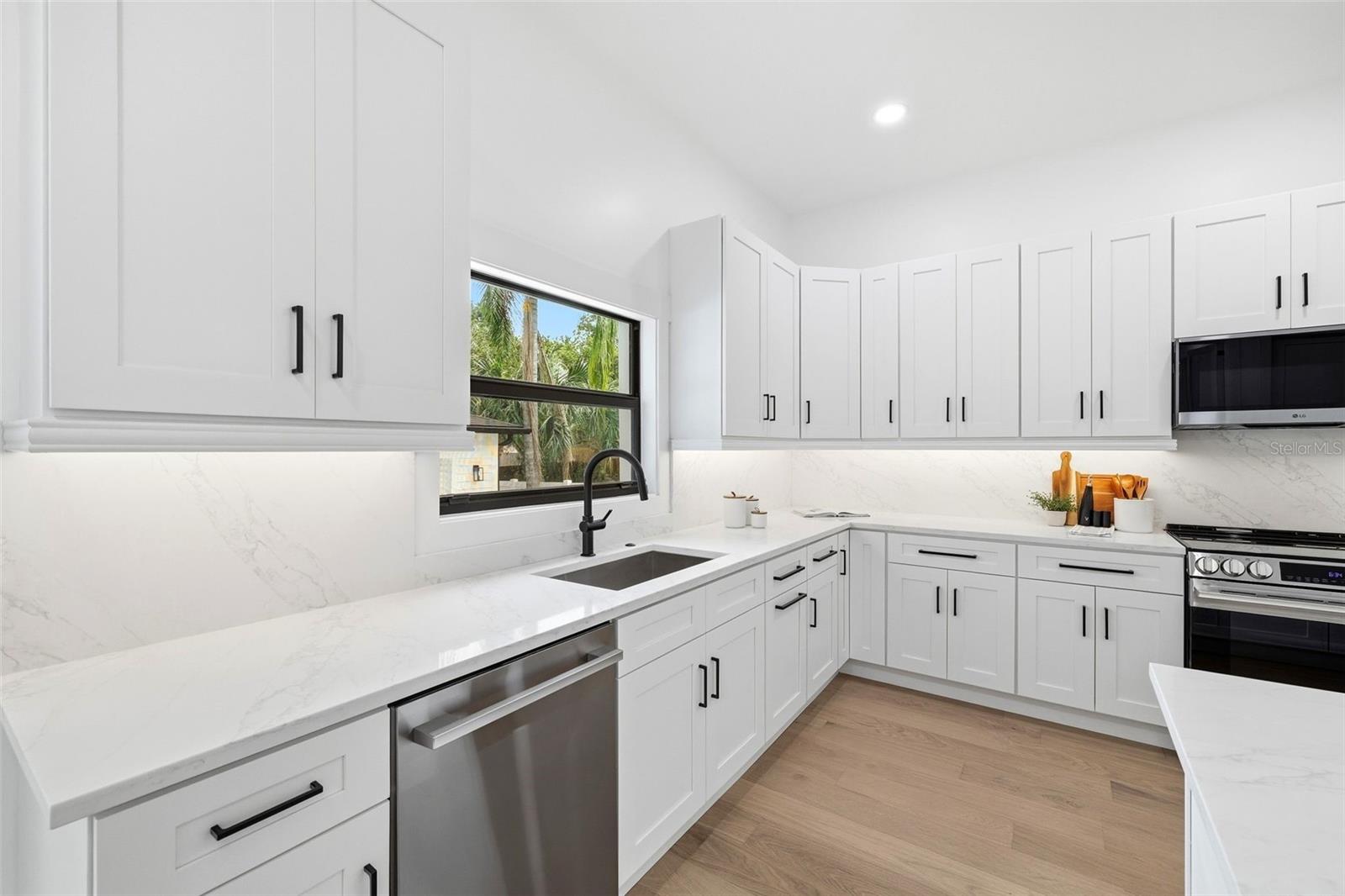 307 W JEAN ST — photo 14