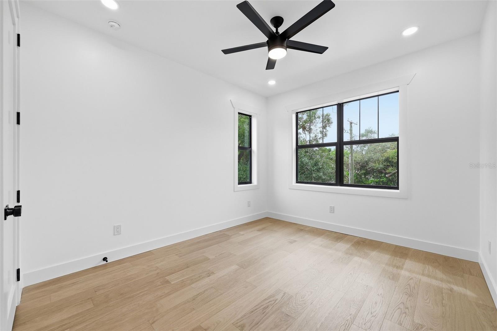 307 W JEAN ST — photo 23
