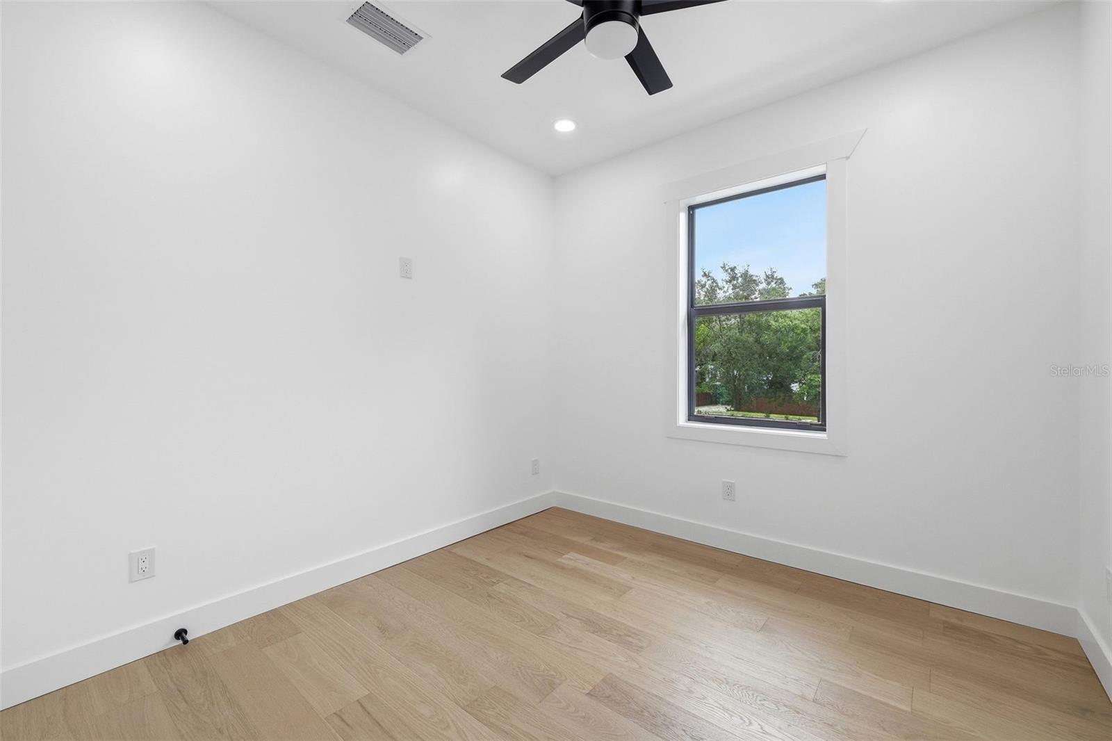 307 W JEAN ST — photo 24