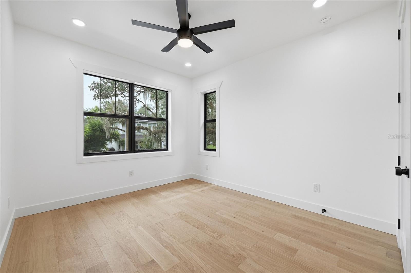 307 W JEAN ST — photo 19