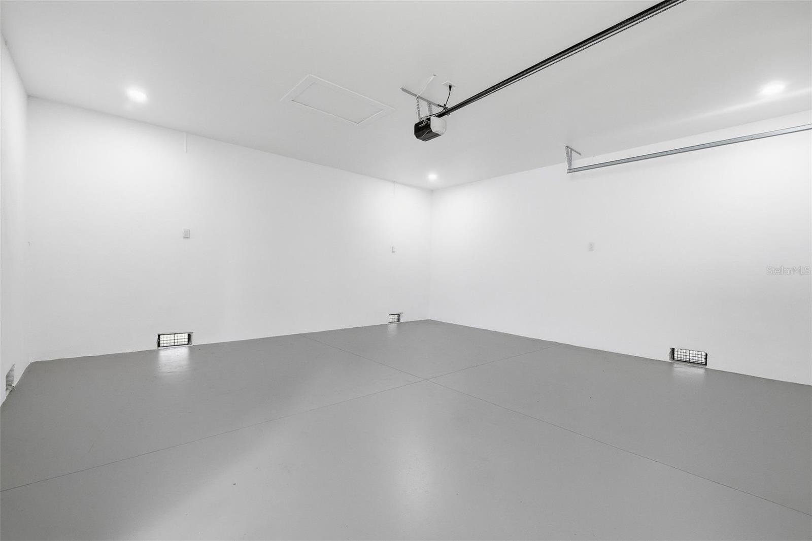 307 W JEAN ST — photo 35