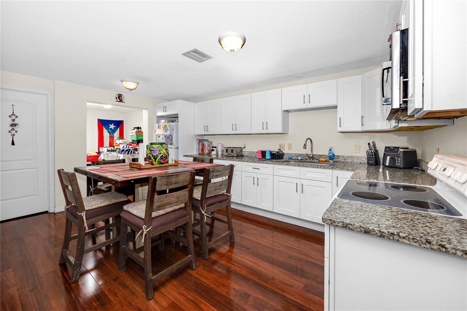 332 ACROPOLIS DR — photo 4