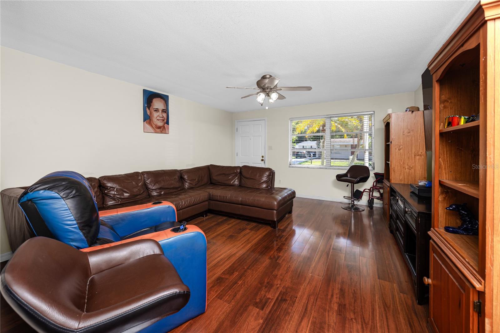 332 ACROPOLIS DR — photo 3
