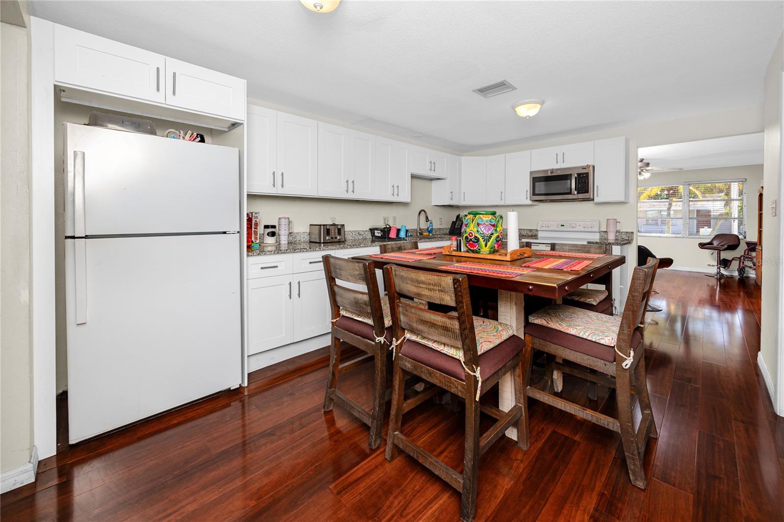 332 ACROPOLIS DR — photo 6
