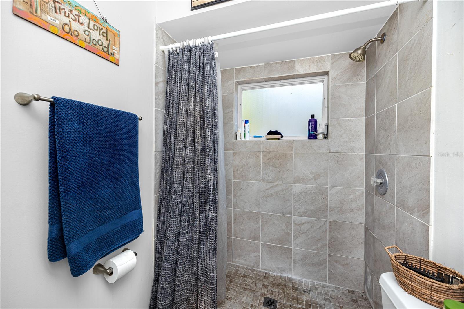 332 ACROPOLIS DR — photo 36