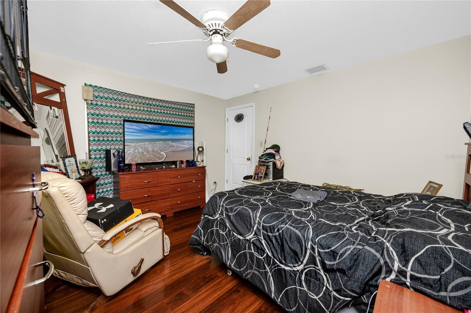 332 ACROPOLIS DR — photo 8