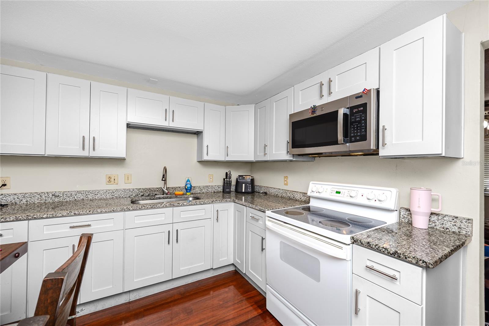 332 ACROPOLIS DR — photo 5