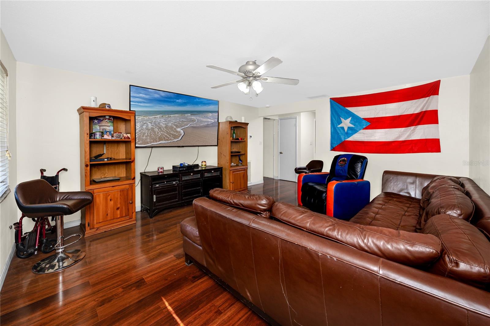 332 ACROPOLIS DR — photo 2