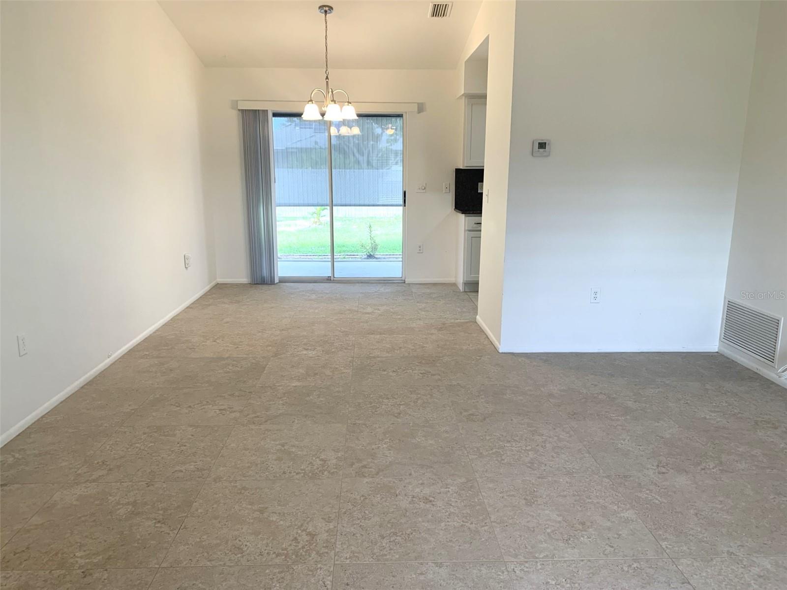 640 HARVEY ST — photo 2