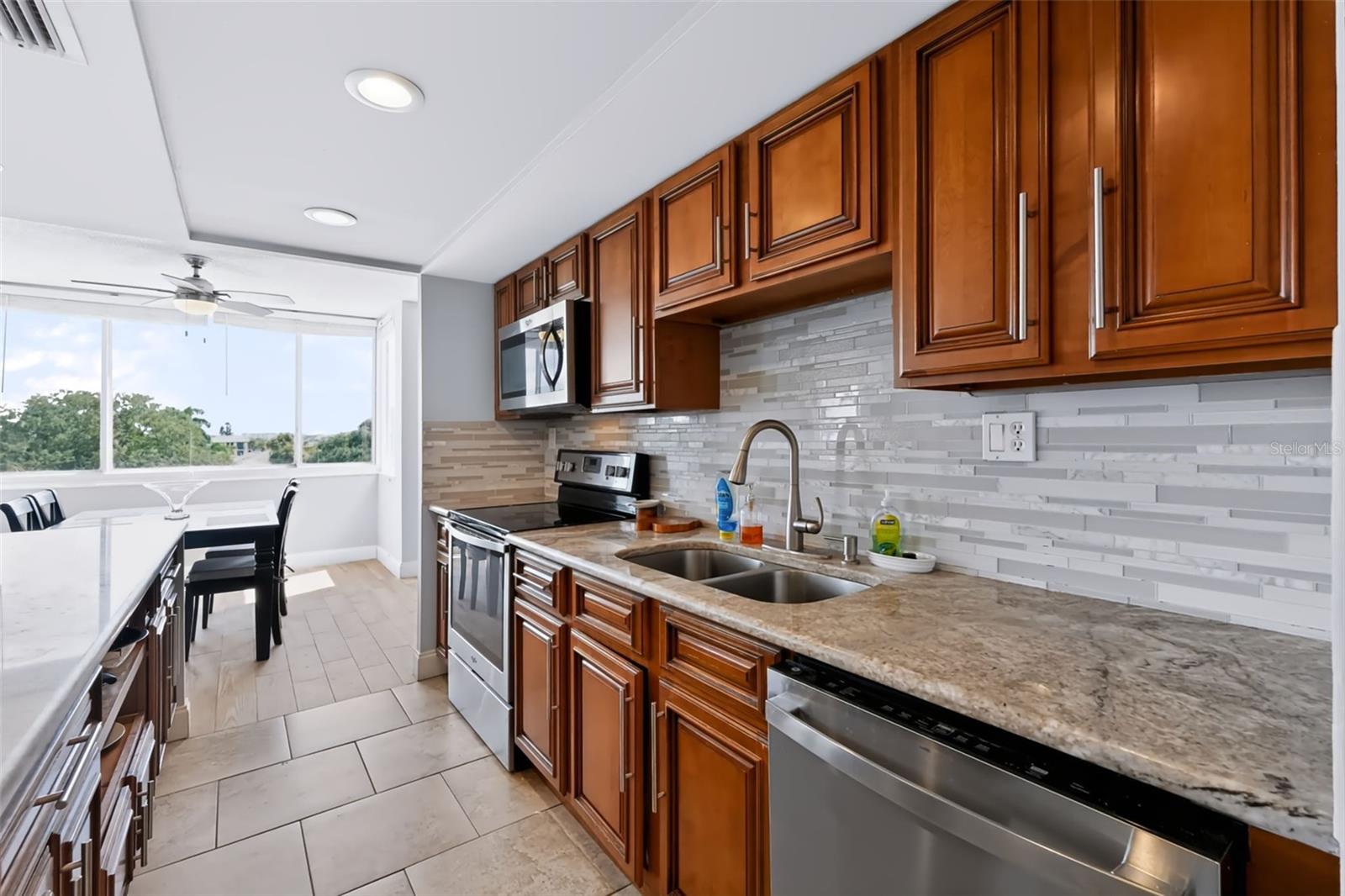 644 ISLAND WAY #406 — photo 9