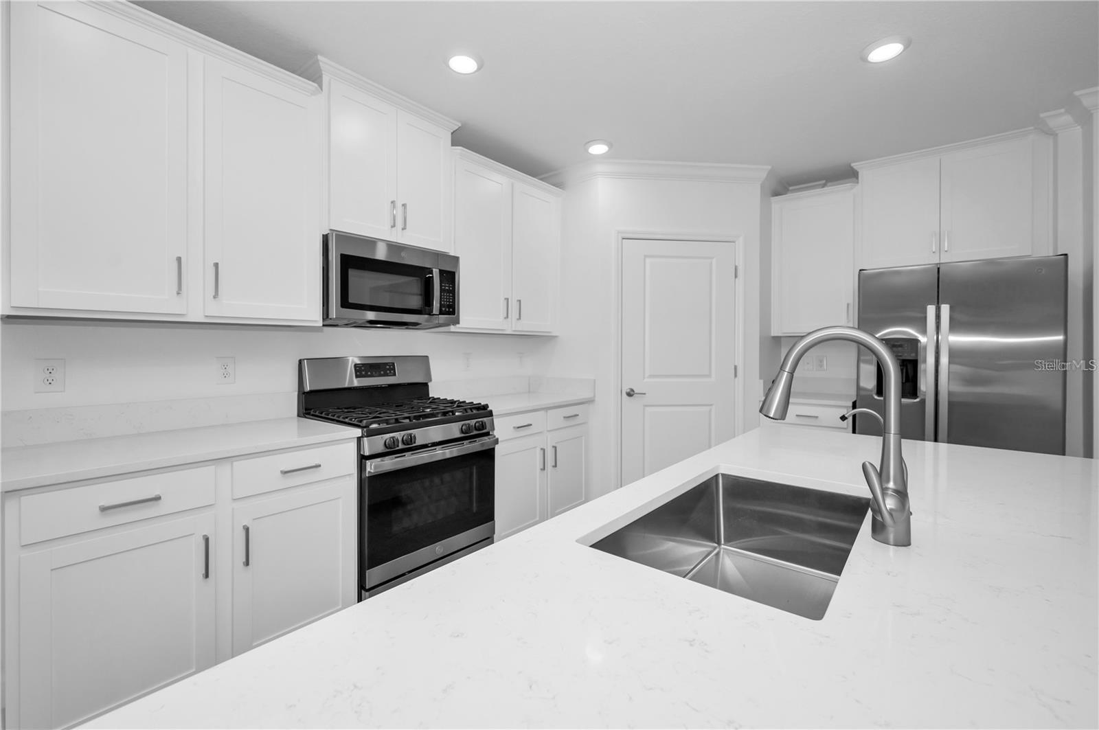 17432 HOLLY WELL AVE — photo 16