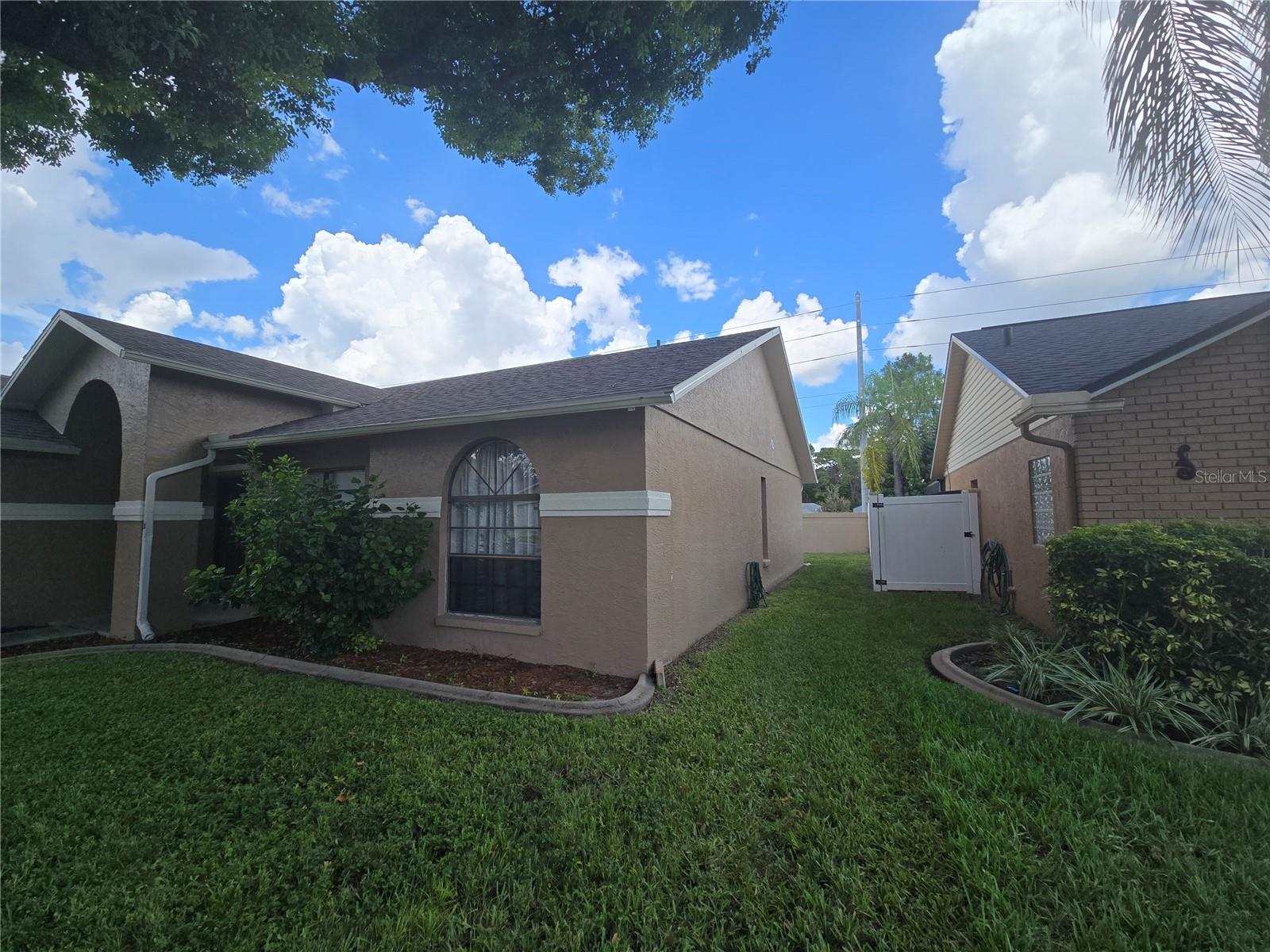 8211 MATTHEW DR — photo 4