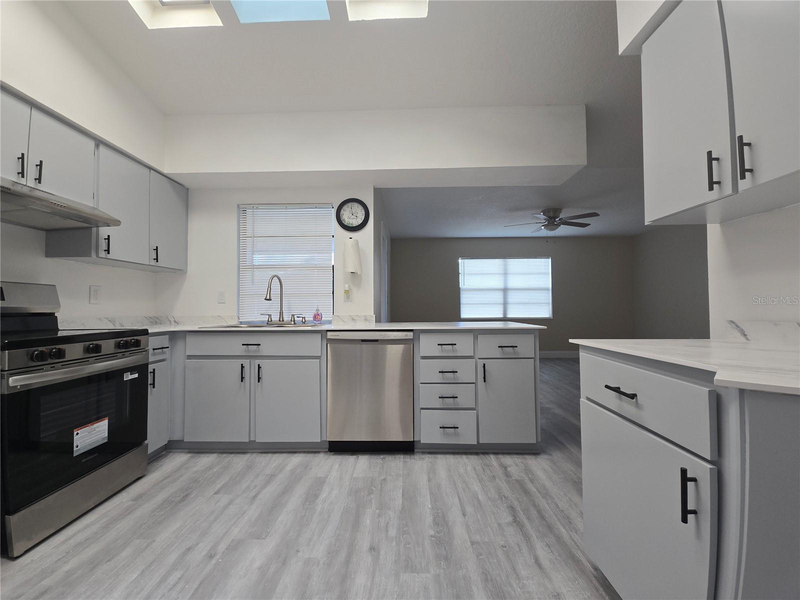8211 MATTHEW DR — photo 18