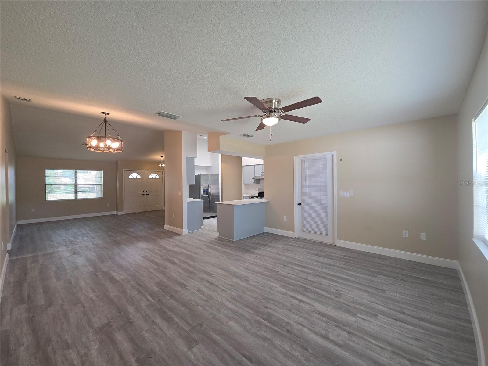 8211 MATTHEW DR — photo 11