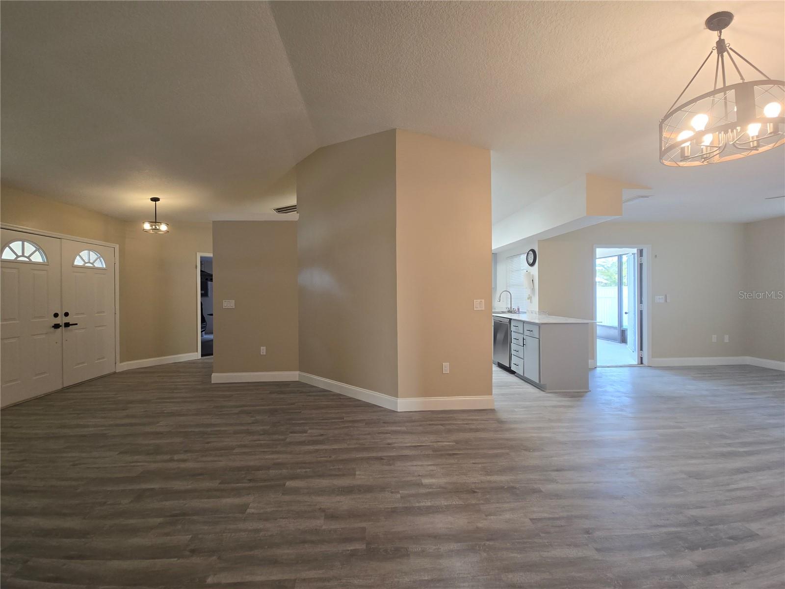 8211 MATTHEW DR — photo 9