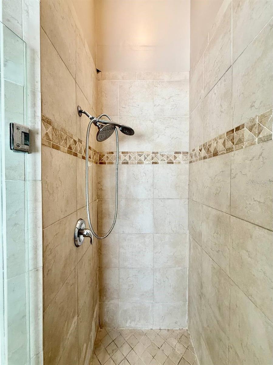 19021 WEATHERSTONE DR — photo 33