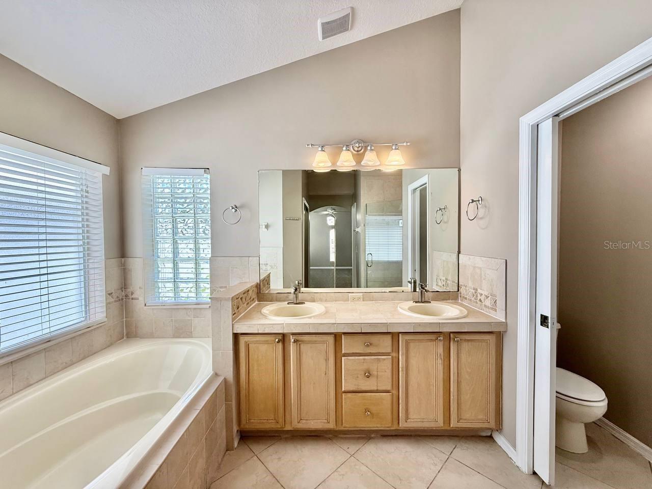 19021 WEATHERSTONE DR — photo 32