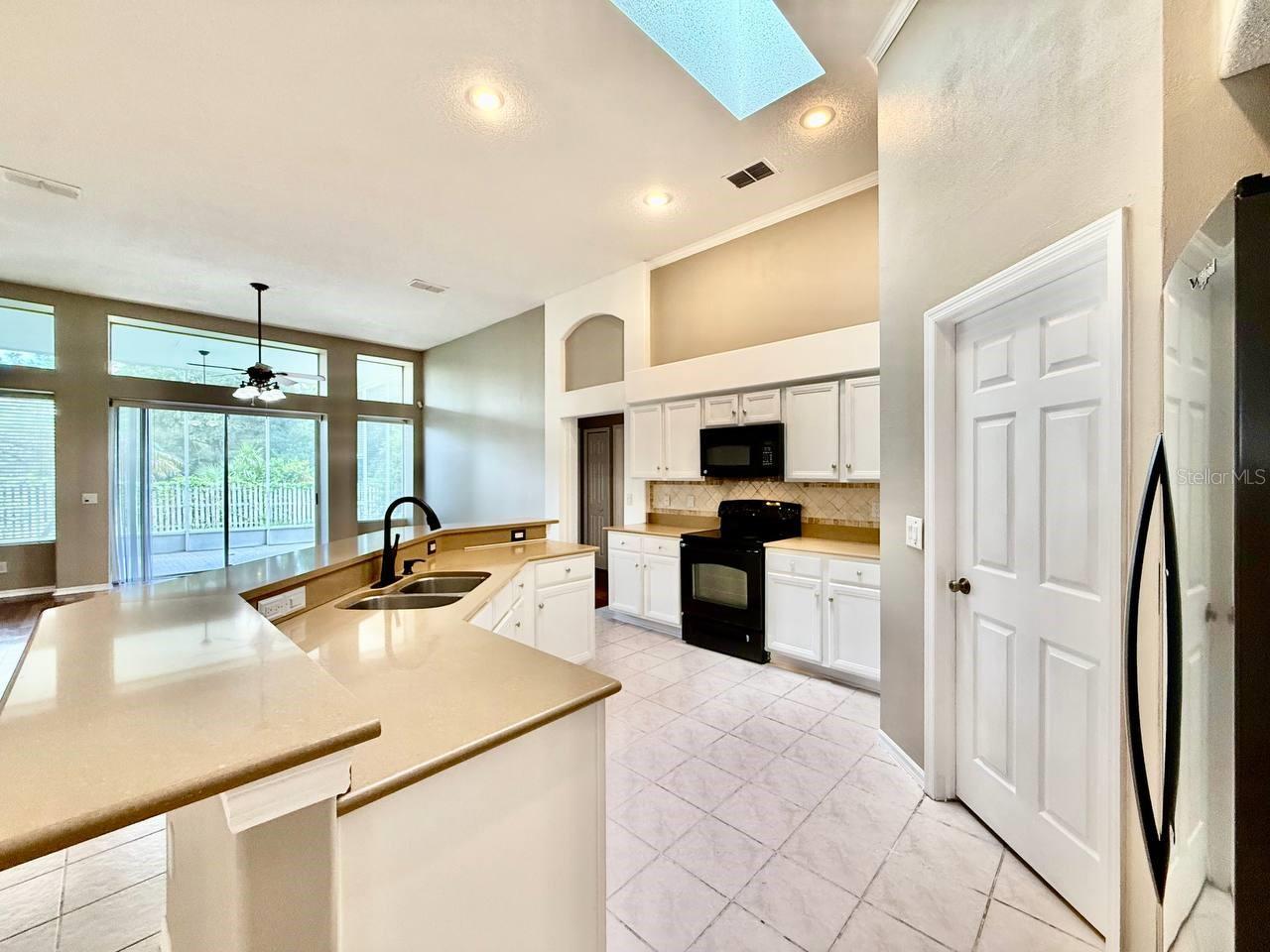 19021 WEATHERSTONE DR — photo 22