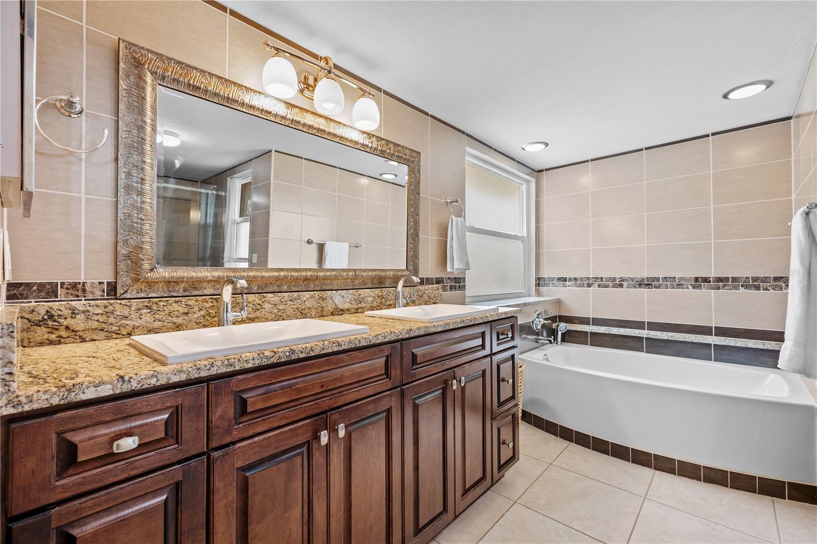 390 MERAVAN CT — photo 42
