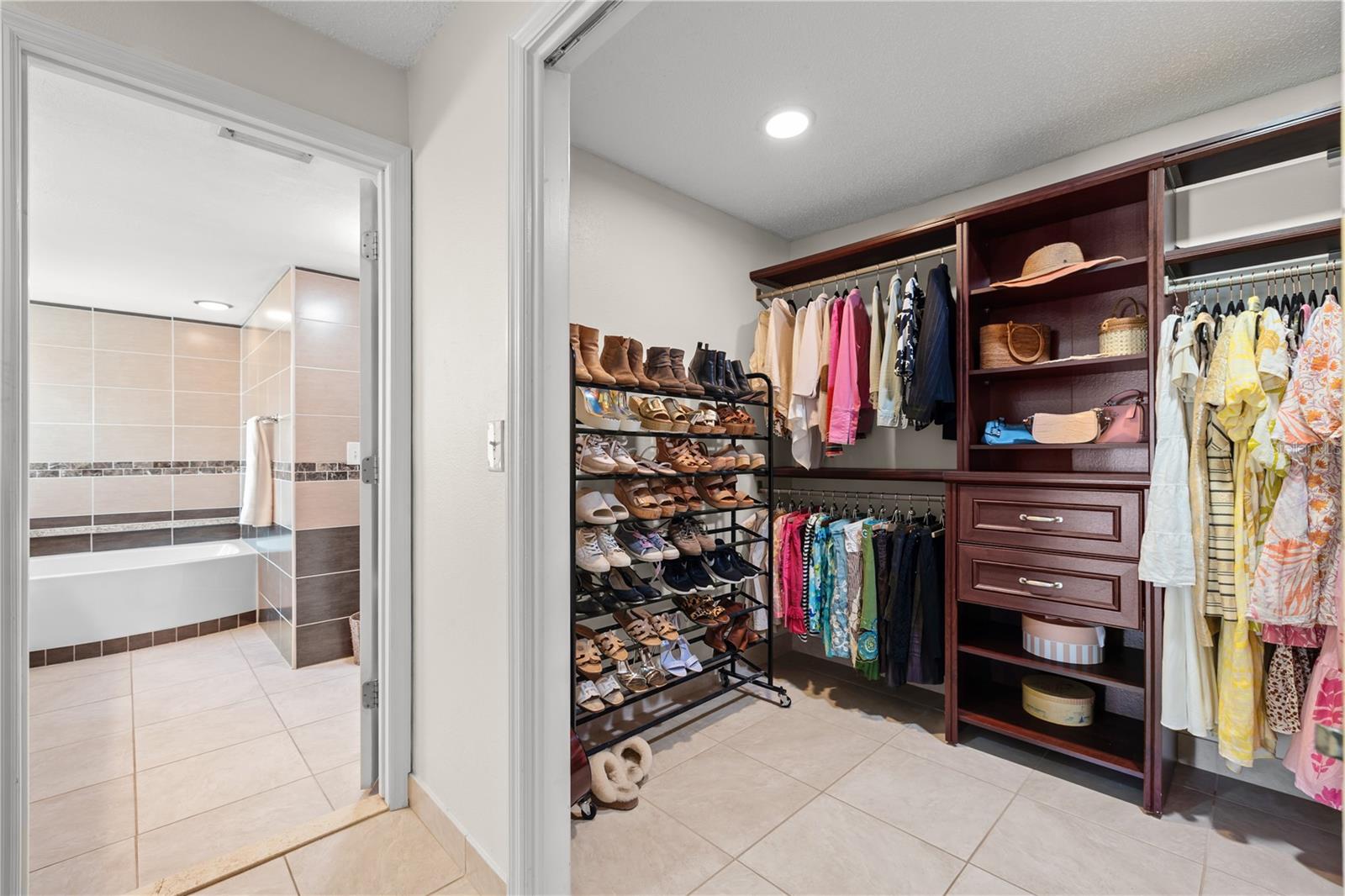 390 MERAVAN CT — photo 40