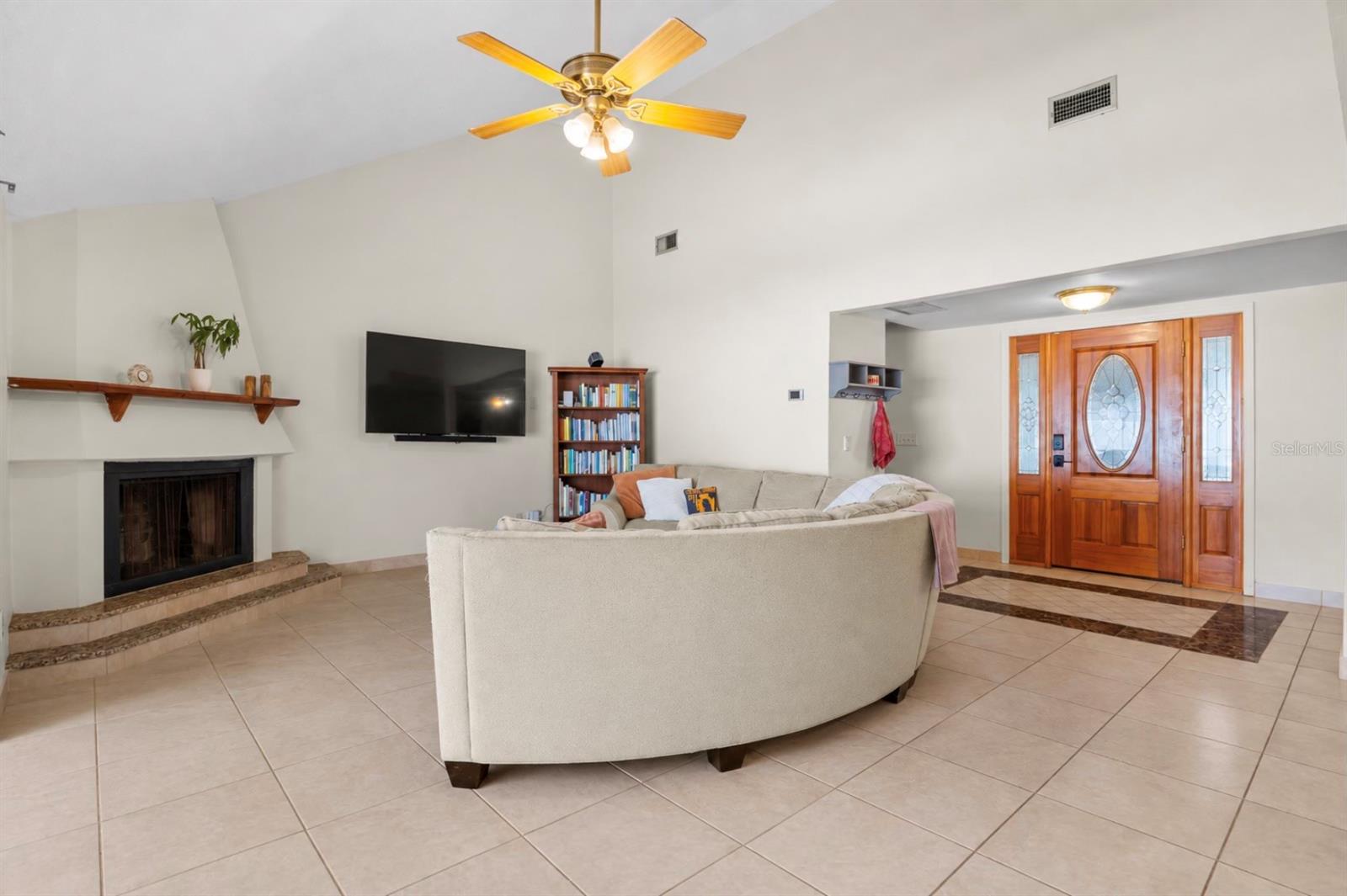 390 MERAVAN CT — photo 11