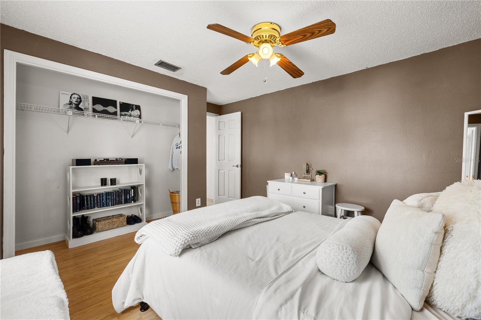 390 MERAVAN CT — photo 32