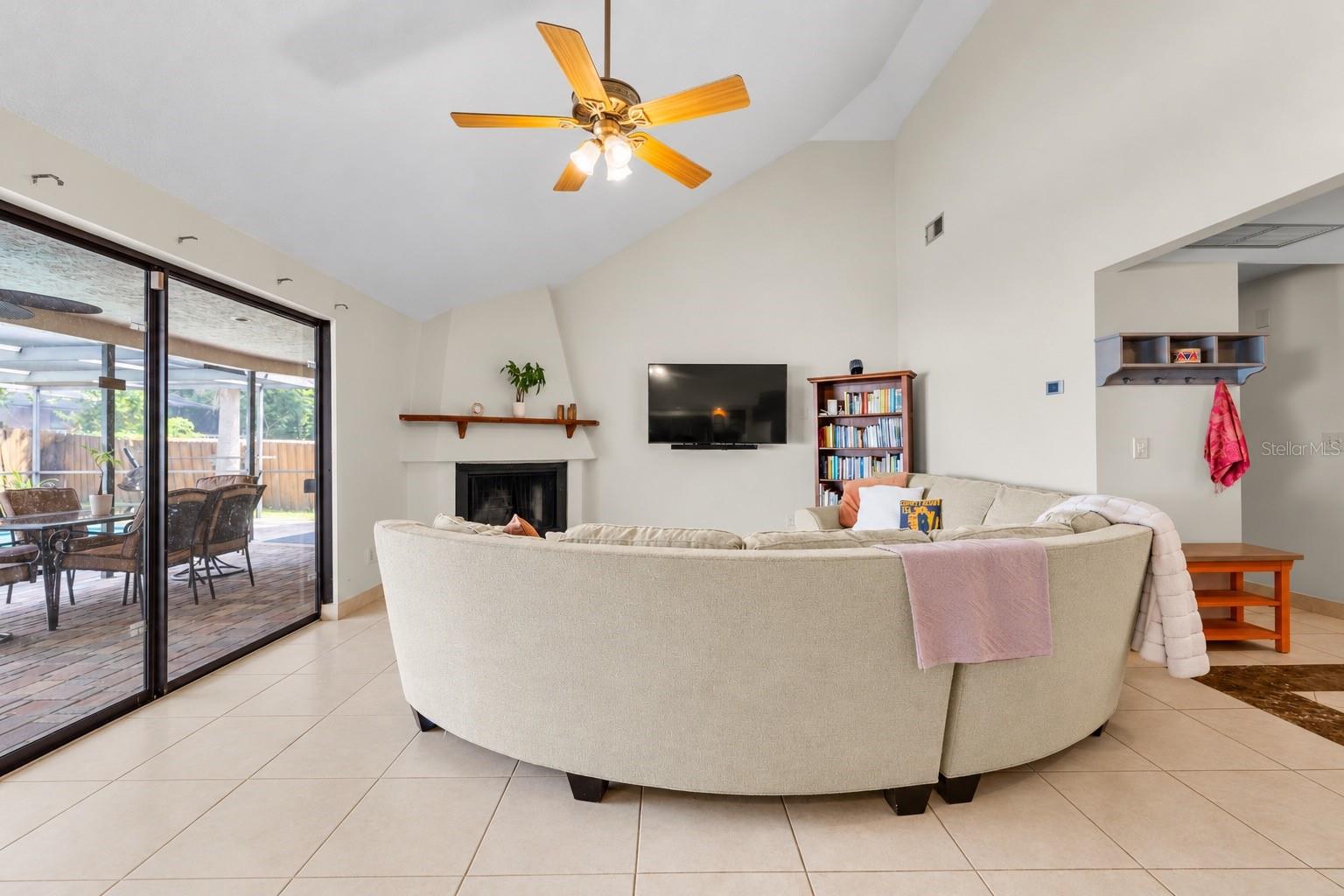 390 MERAVAN CT — photo 12