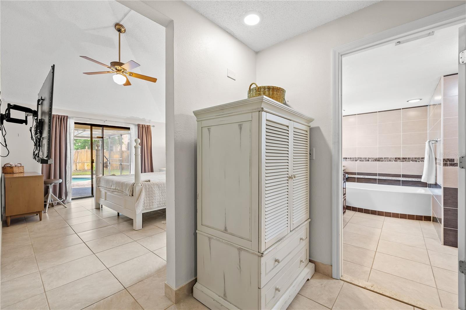 390 MERAVAN CT — photo 35