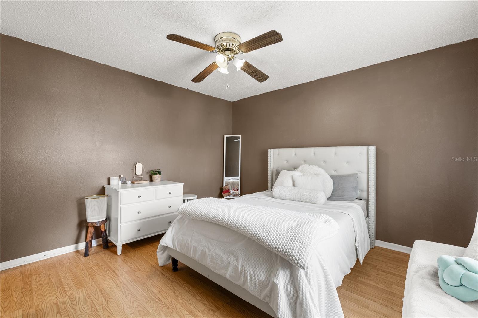 390 MERAVAN CT — photo 33
