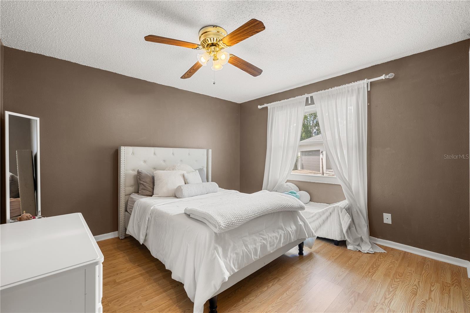 390 MERAVAN CT — photo 34