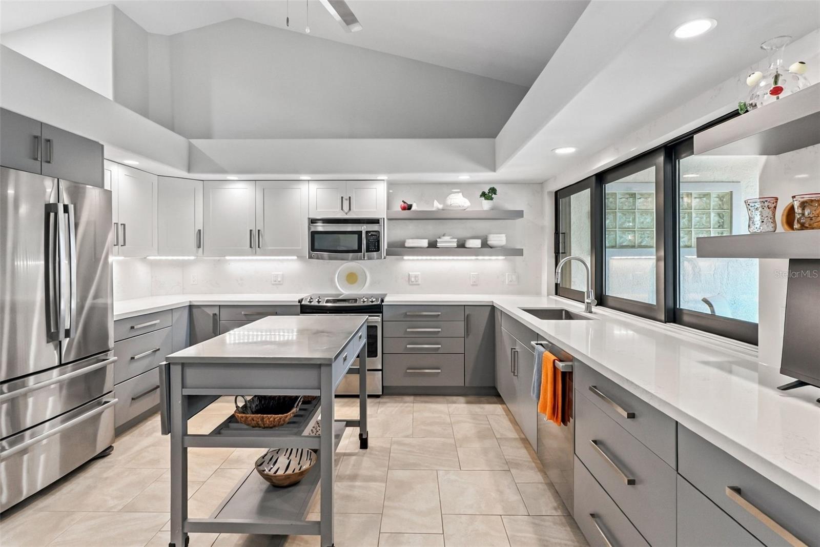 500 VENICE LN — photo 17