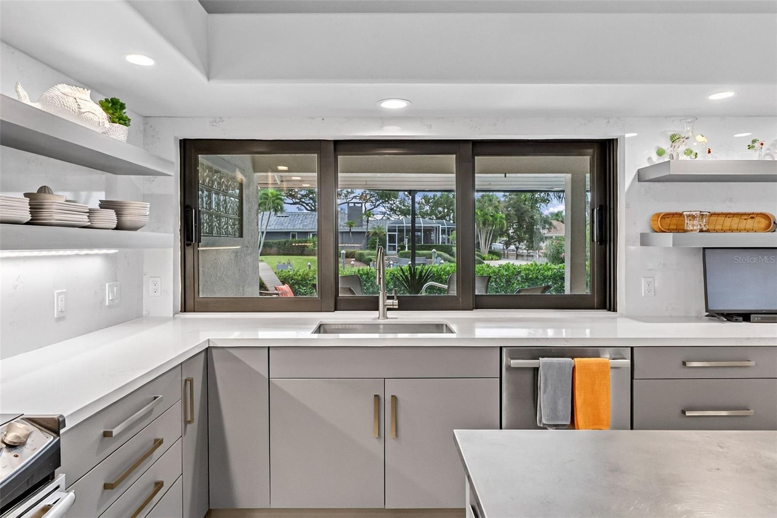 500 VENICE LN — photo 19