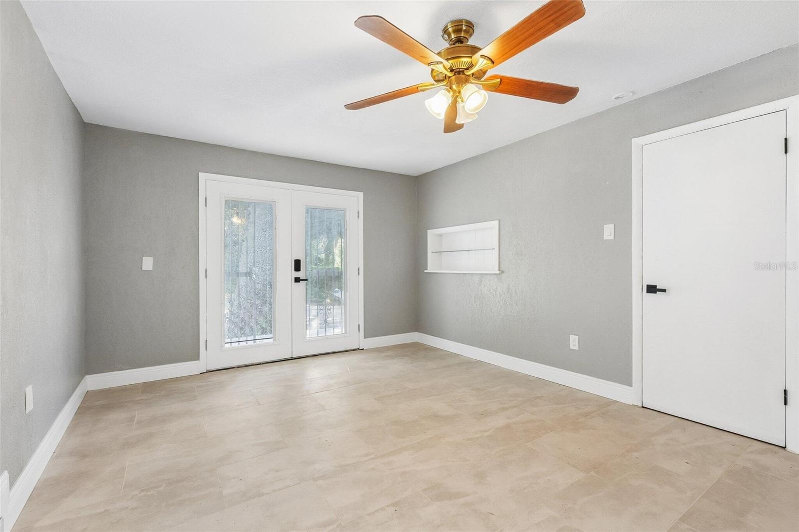 2217 MALLORY AVE — photo 22