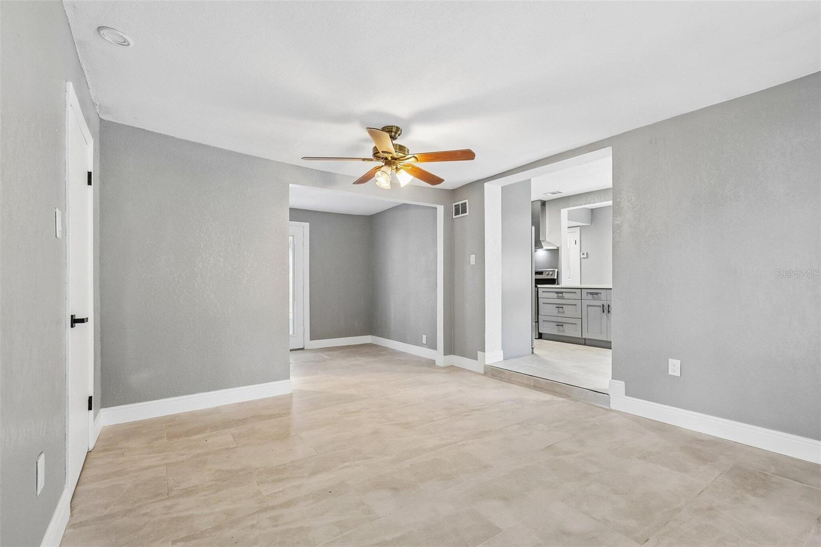 2217 MALLORY AVE — photo 23