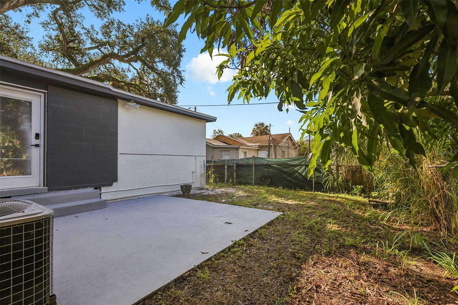 2217 MALLORY AVE — photo 4