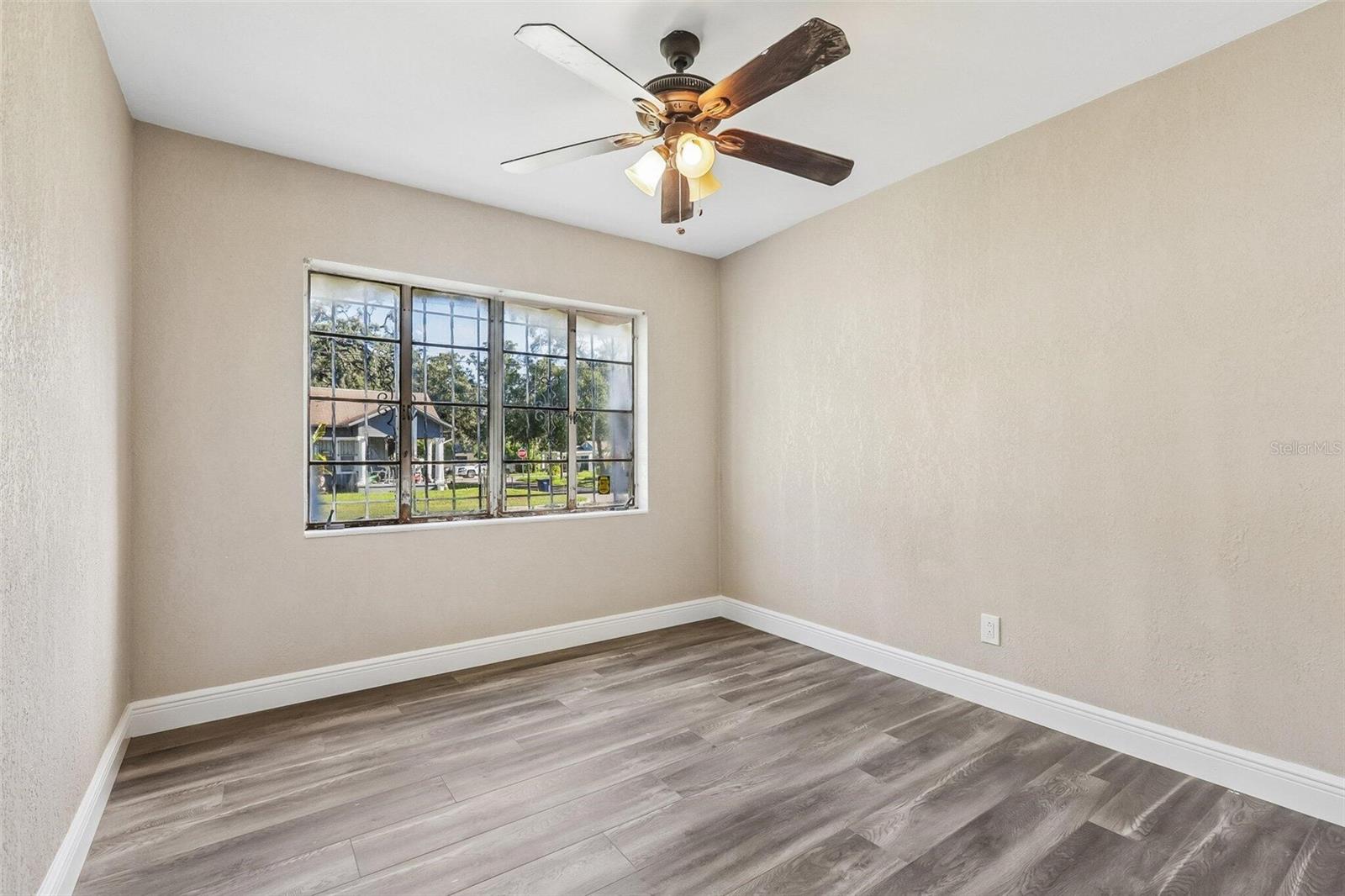 2217 MALLORY AVE — photo 16