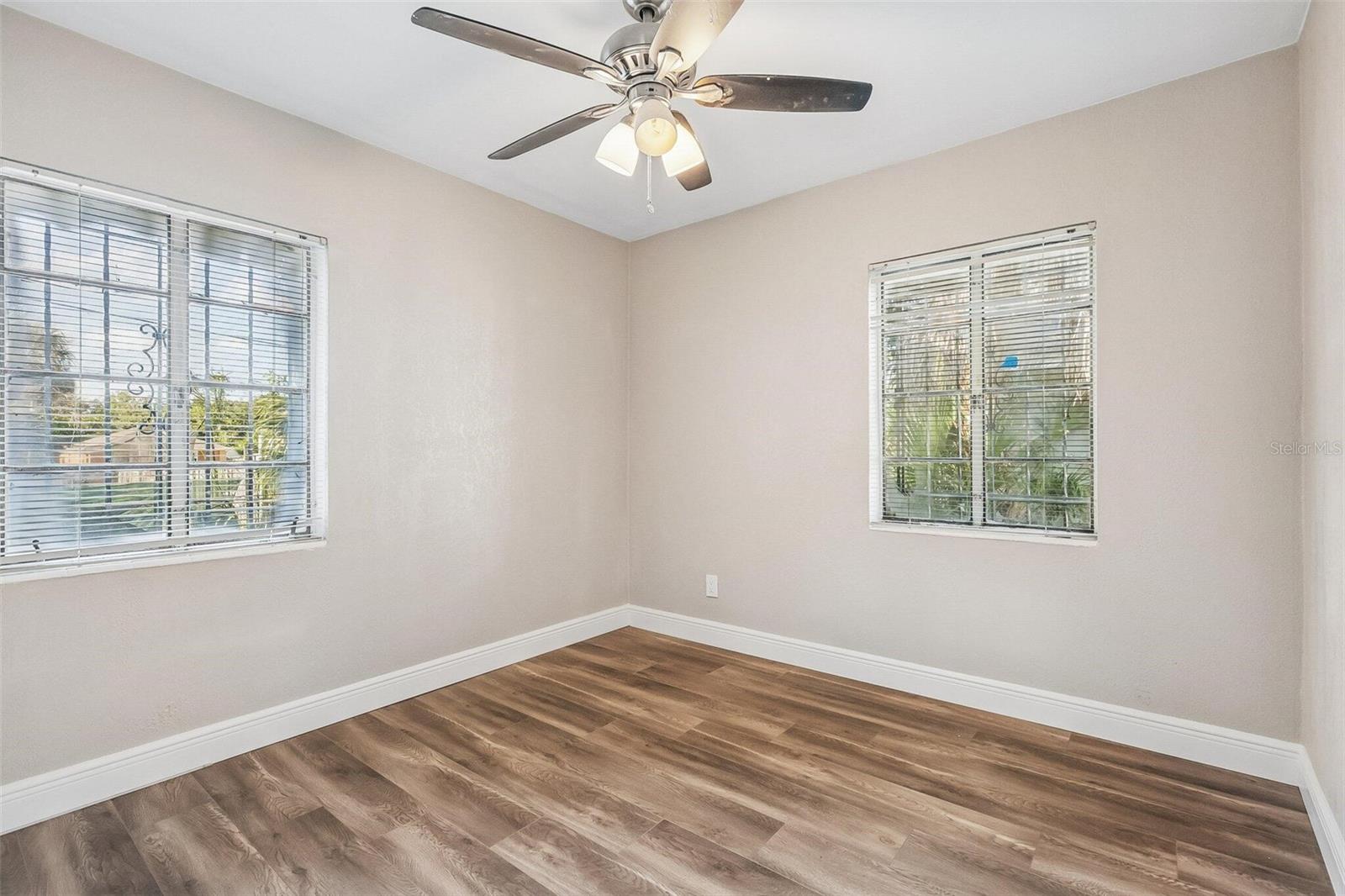 2217 MALLORY AVE — photo 15