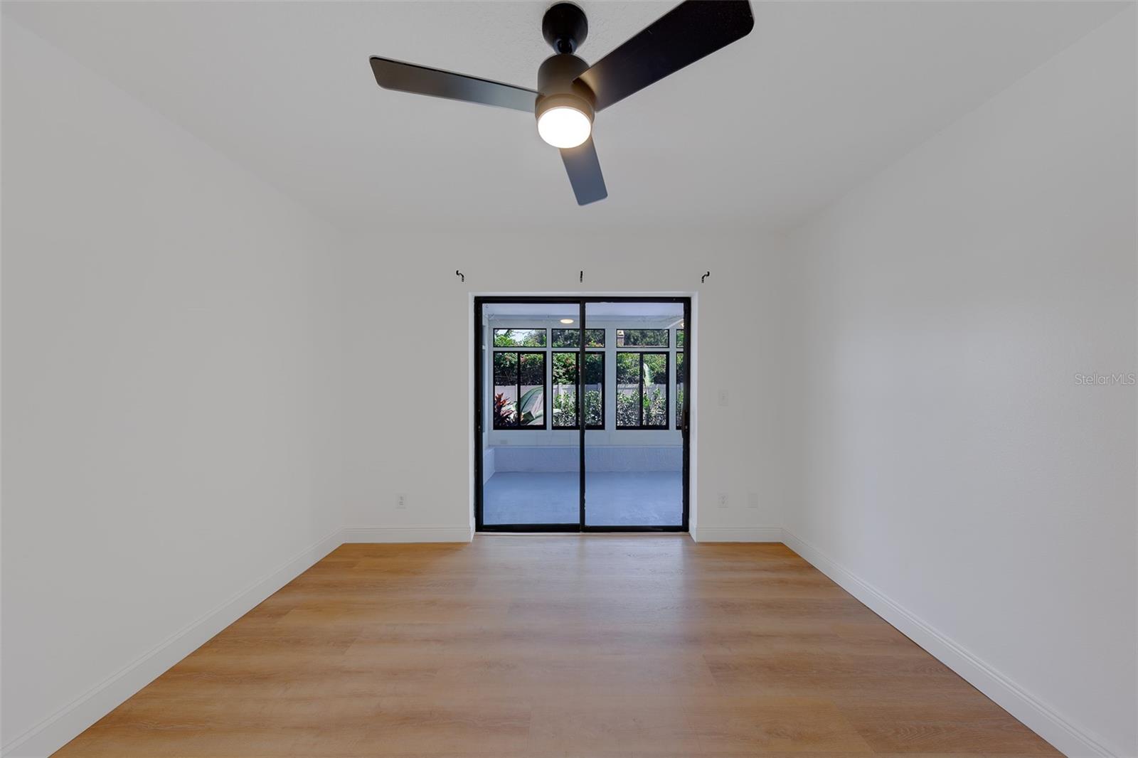 2709 WINDING WAY — photo 33