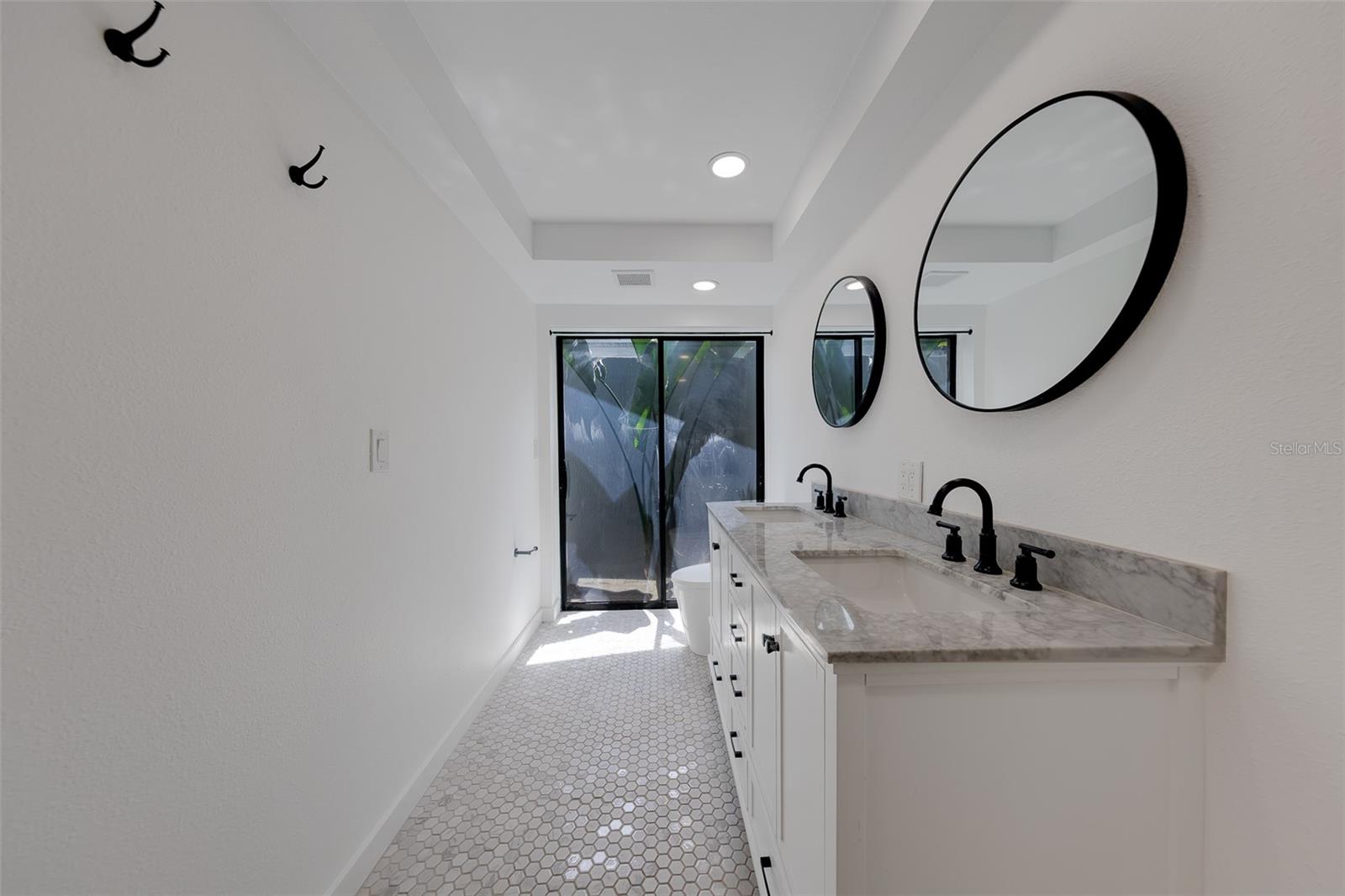 2709 WINDING WAY — photo 23