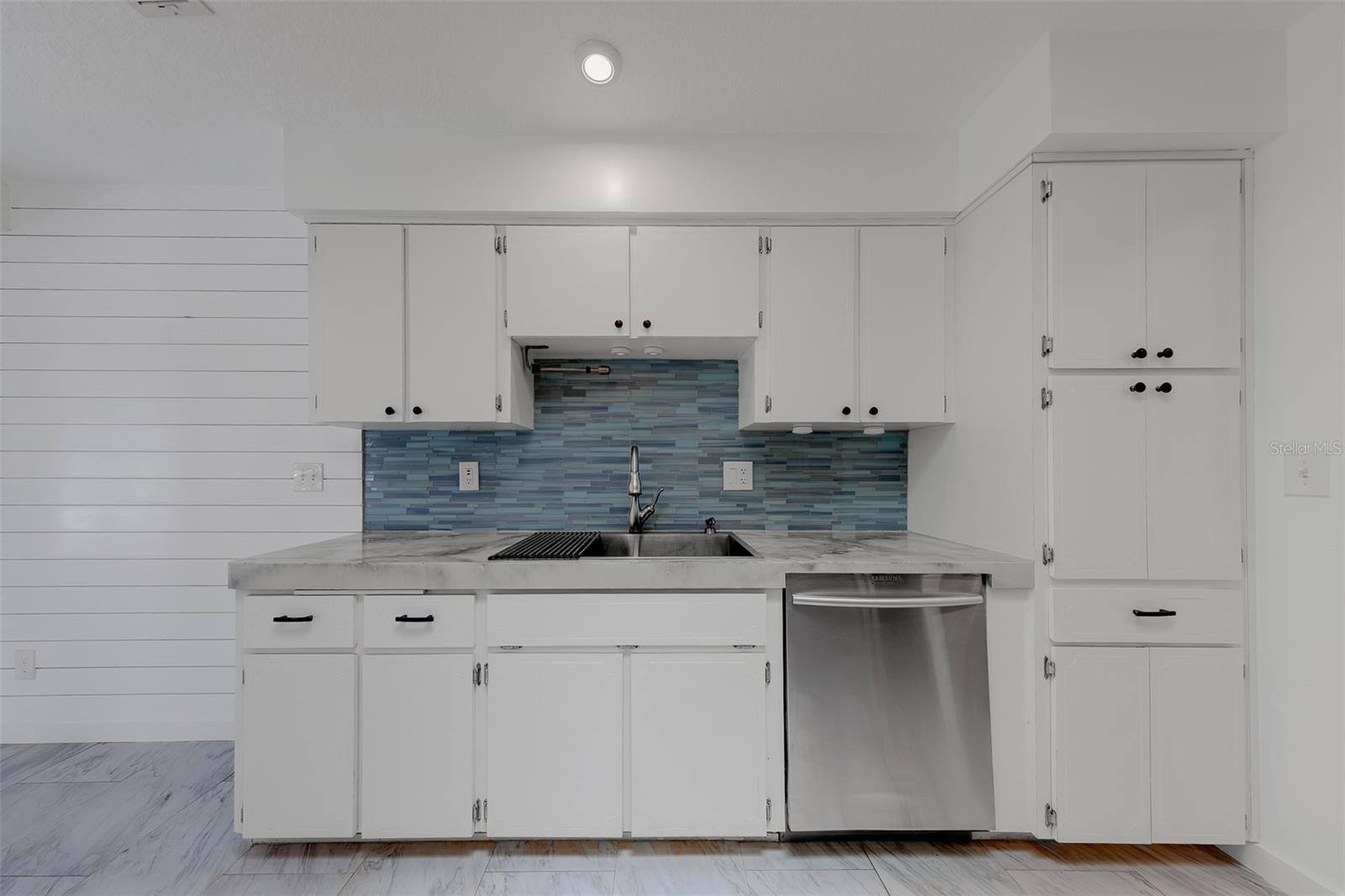 2709 WINDING WAY — photo 15
