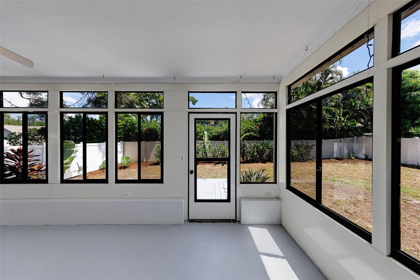 2709 WINDING WAY — photo 35