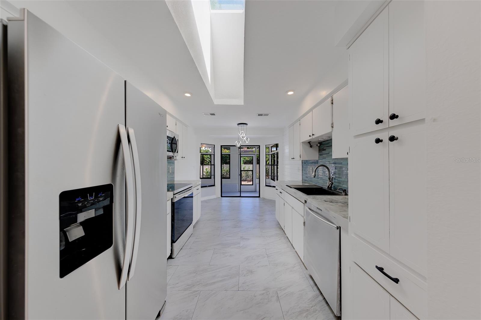 2709 WINDING WAY — photo 13