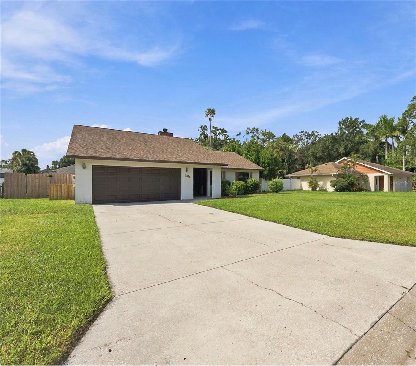 2328 SPRING OAKS CIR — photo 3