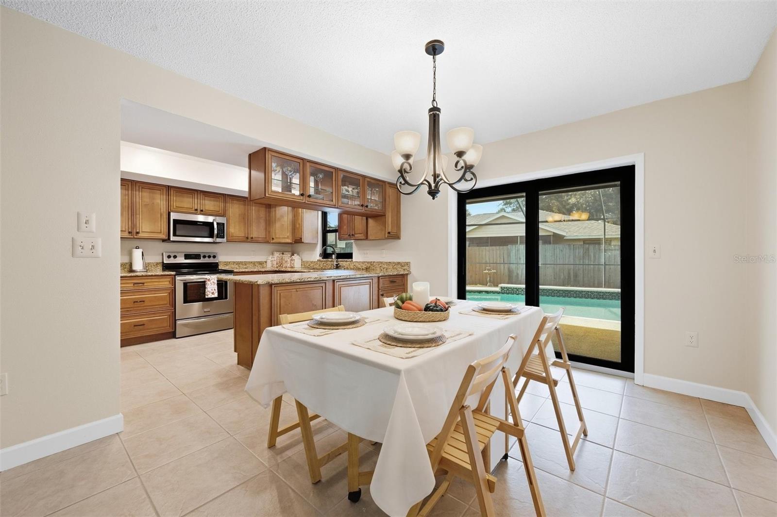 2328 SPRING OAKS CIR — photo 11