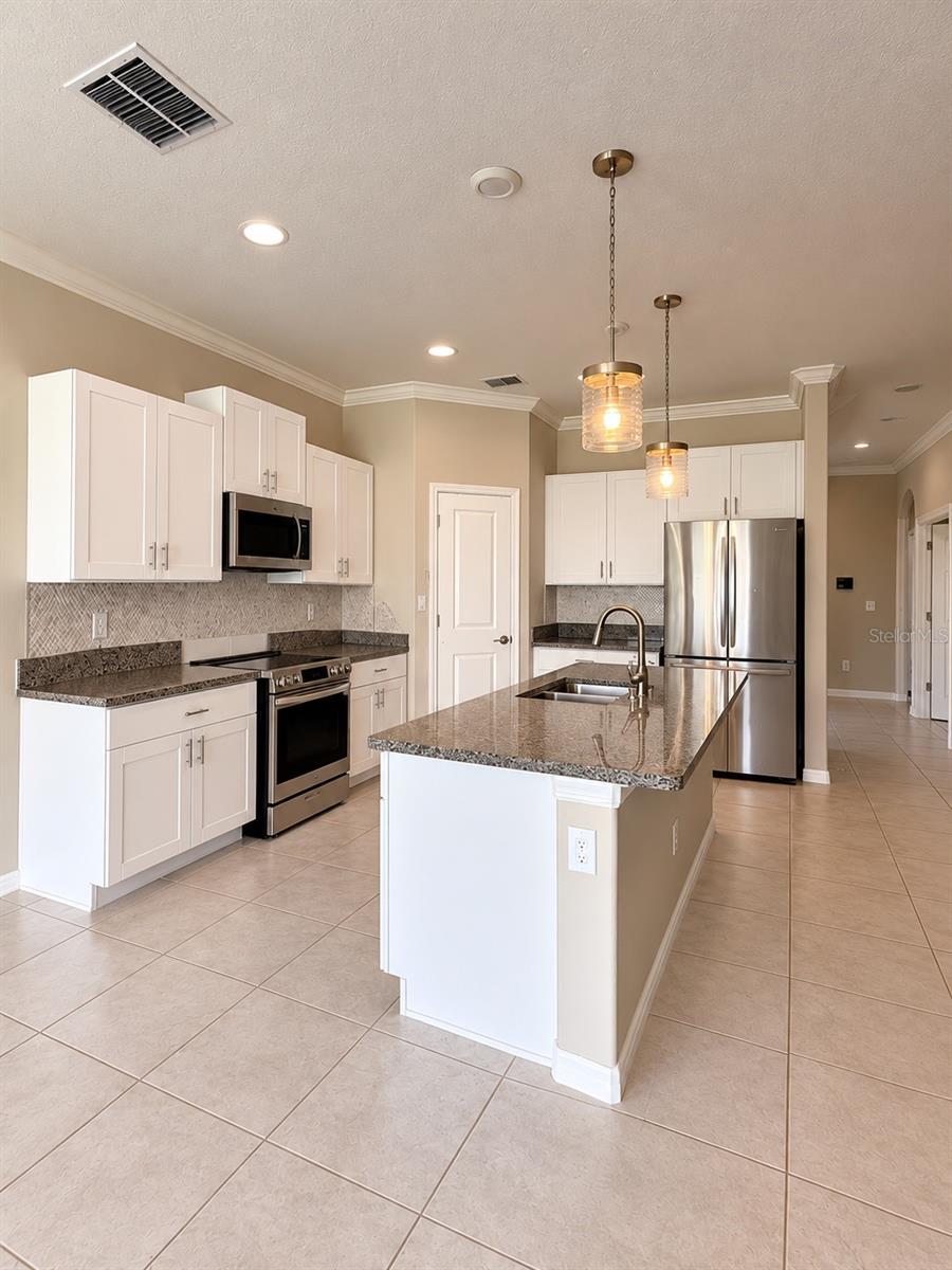 8882 FLOURISH DR — photo 4