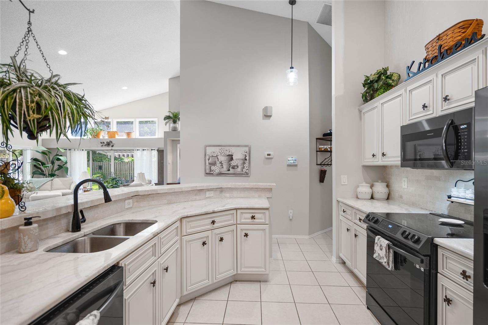 7815 GENEVA LN — photo 14