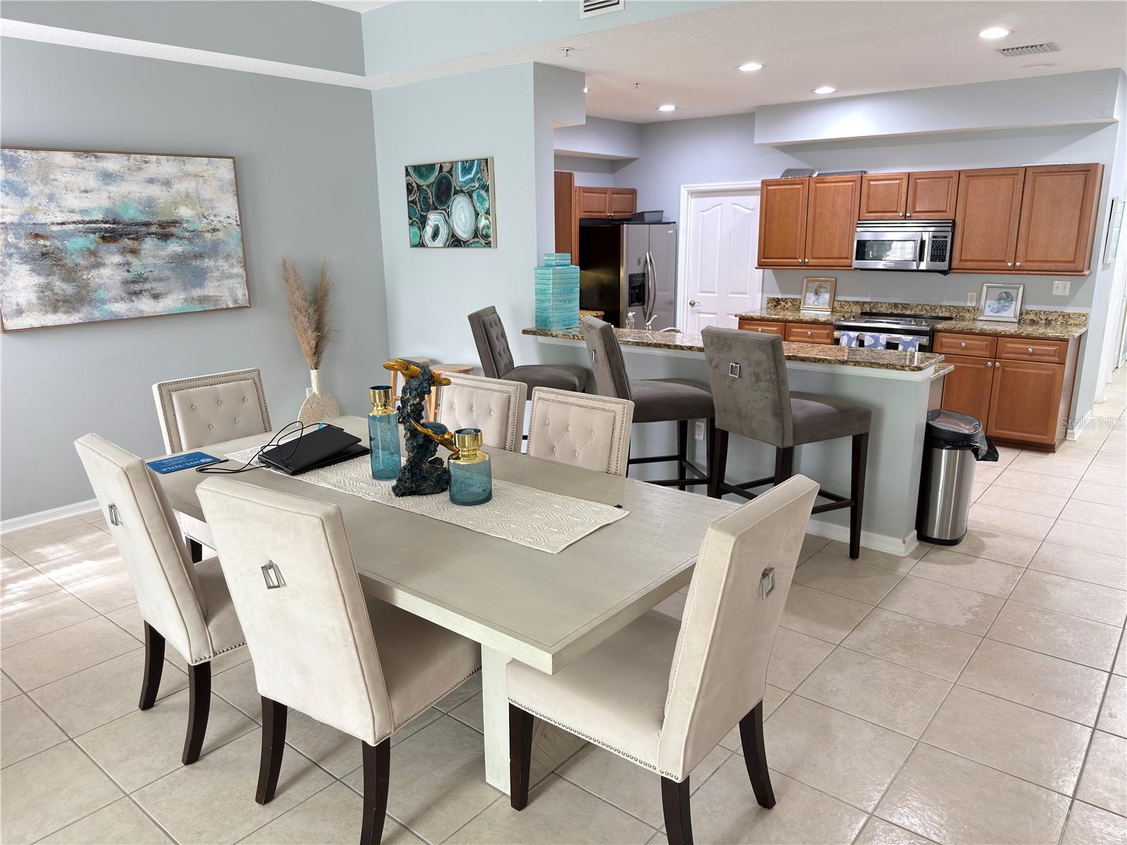 612 WELLS CT #202 — photo 8